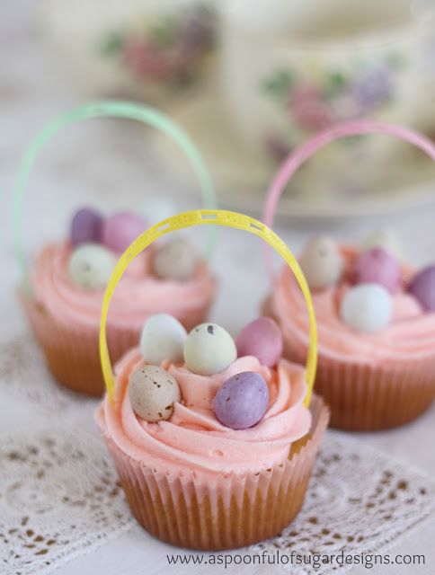 easter cupcake with eggs