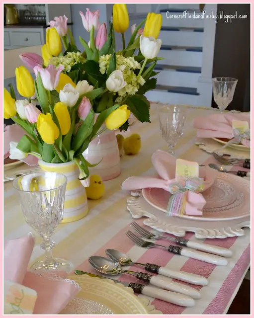 simple easter and spring table decoration with flowers and chicks