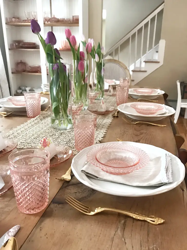 easter table decoration with tulips