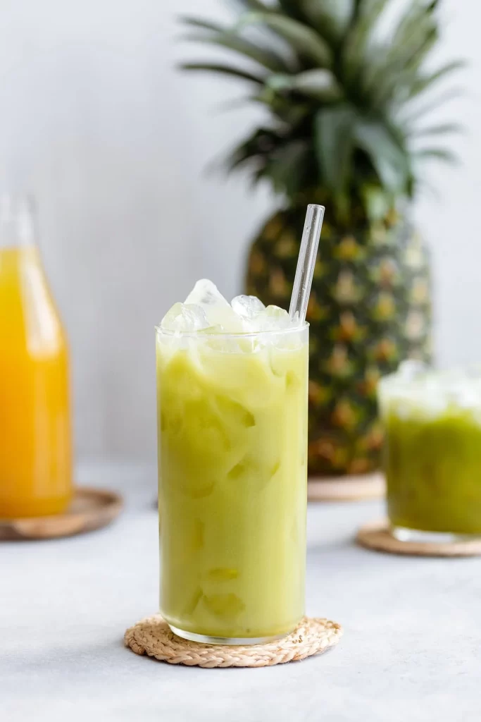 Iced pineapple matcha drink - Non alcoholic summer drink recipes