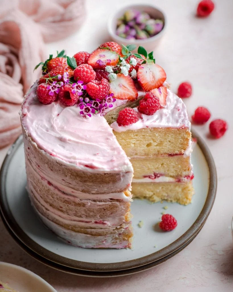 cakes with fruits and flowers for mom