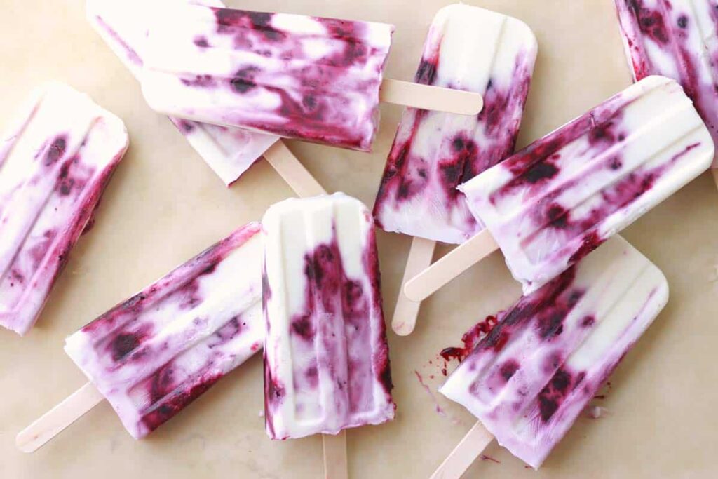 Healthy yogurt popsicle recipes with fruits and homemade yogurt