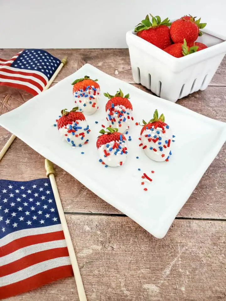 white chocolate dipped strawberries  - Easy 4th of July desserts 