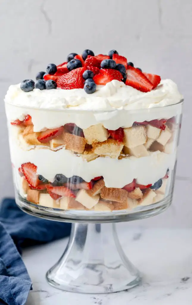Red white and blue trifle - Easy 4th of July desserts 