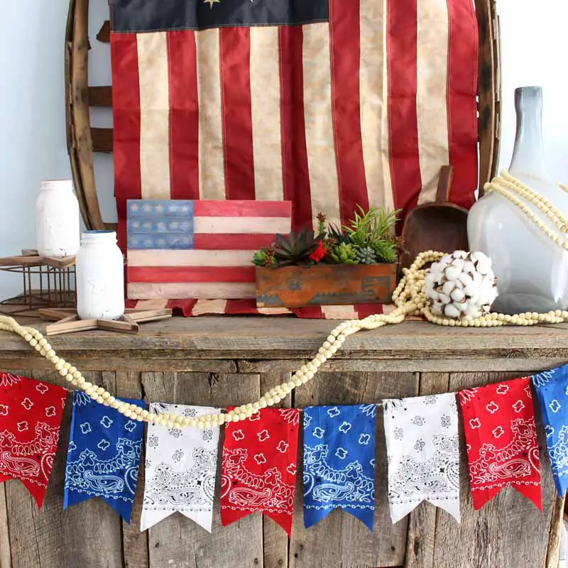  Patriotic Bunting from Bandanas - July 4th craft ideas