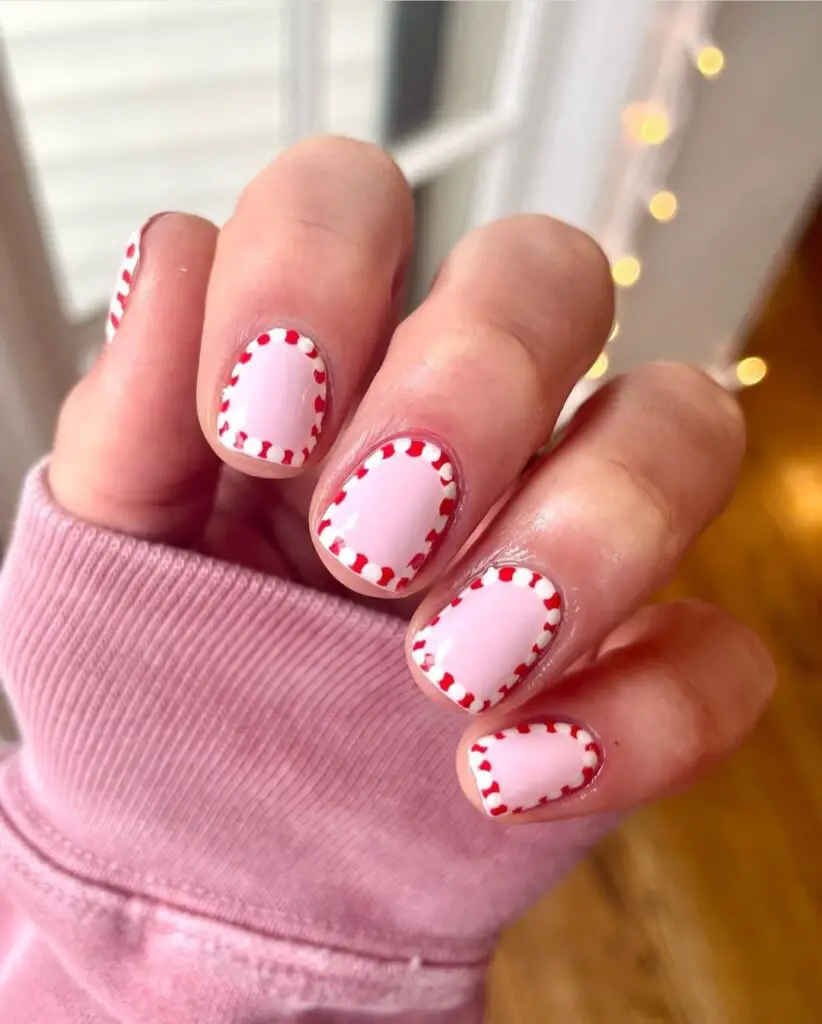 Cute and simple short Christmas nails 