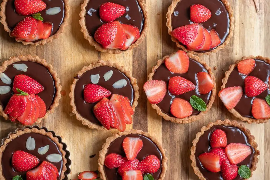 Chocolate Strawberry Tartlets valentines day desserts 