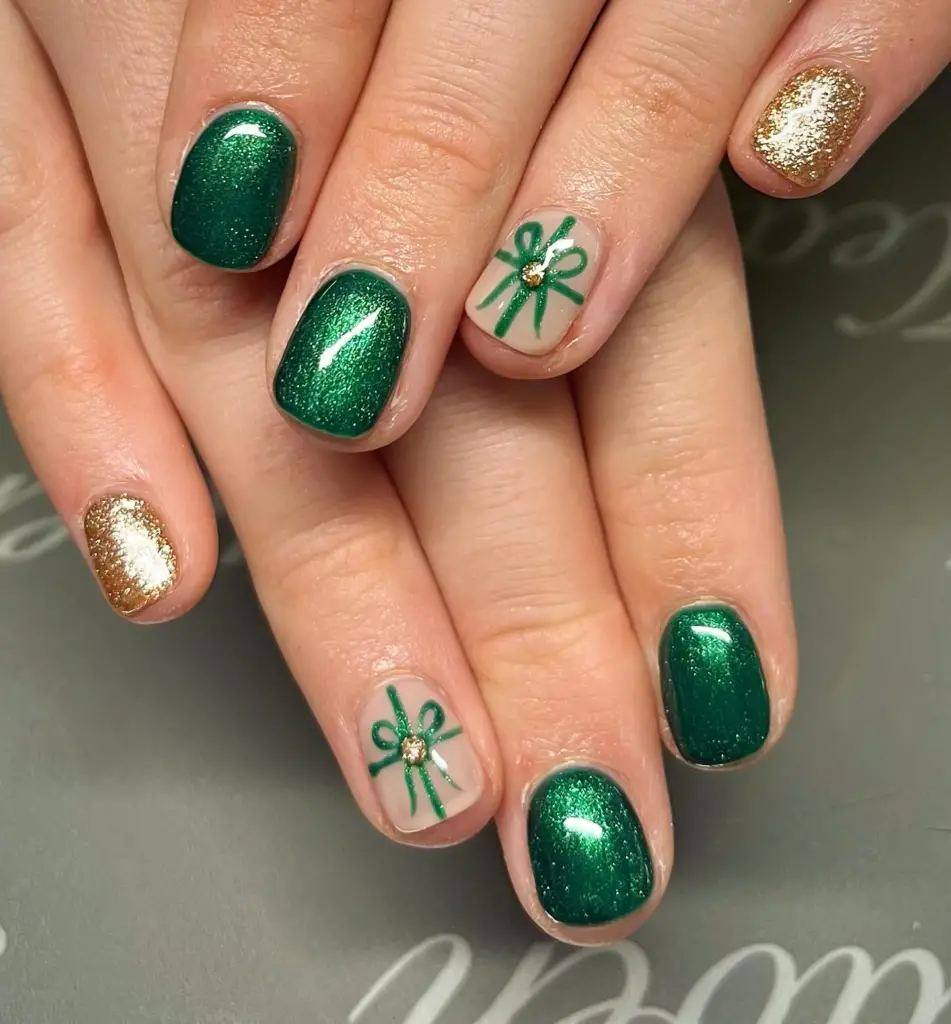 Short Christmas nails