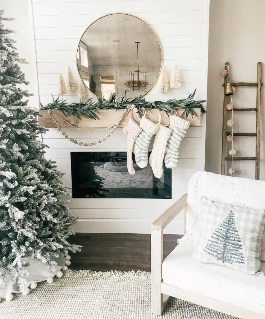 Christmas fireplace decor