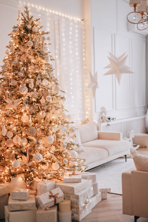 Free Decorated Christmas Tree in Room Stock Photo